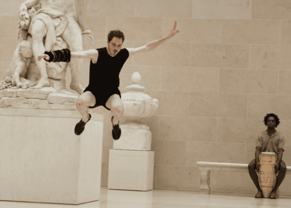 Performance dans la cour Marly du Musée du Louvre dans le cadre du cycle 